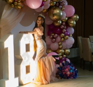 Życzenia na 18 urodziny dla córki: 60 pięknych, mądrych i wzruszających propozycji