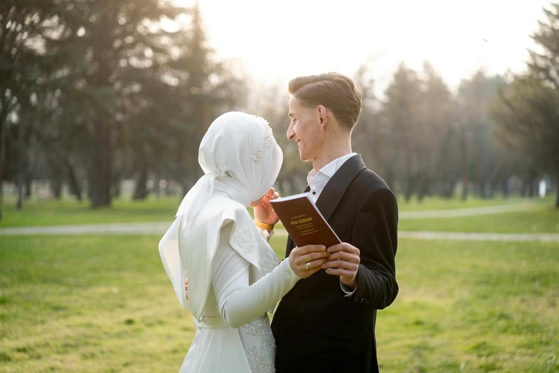 Jak wybrać najlepszą księgę gości online na wesele dla swojej pary