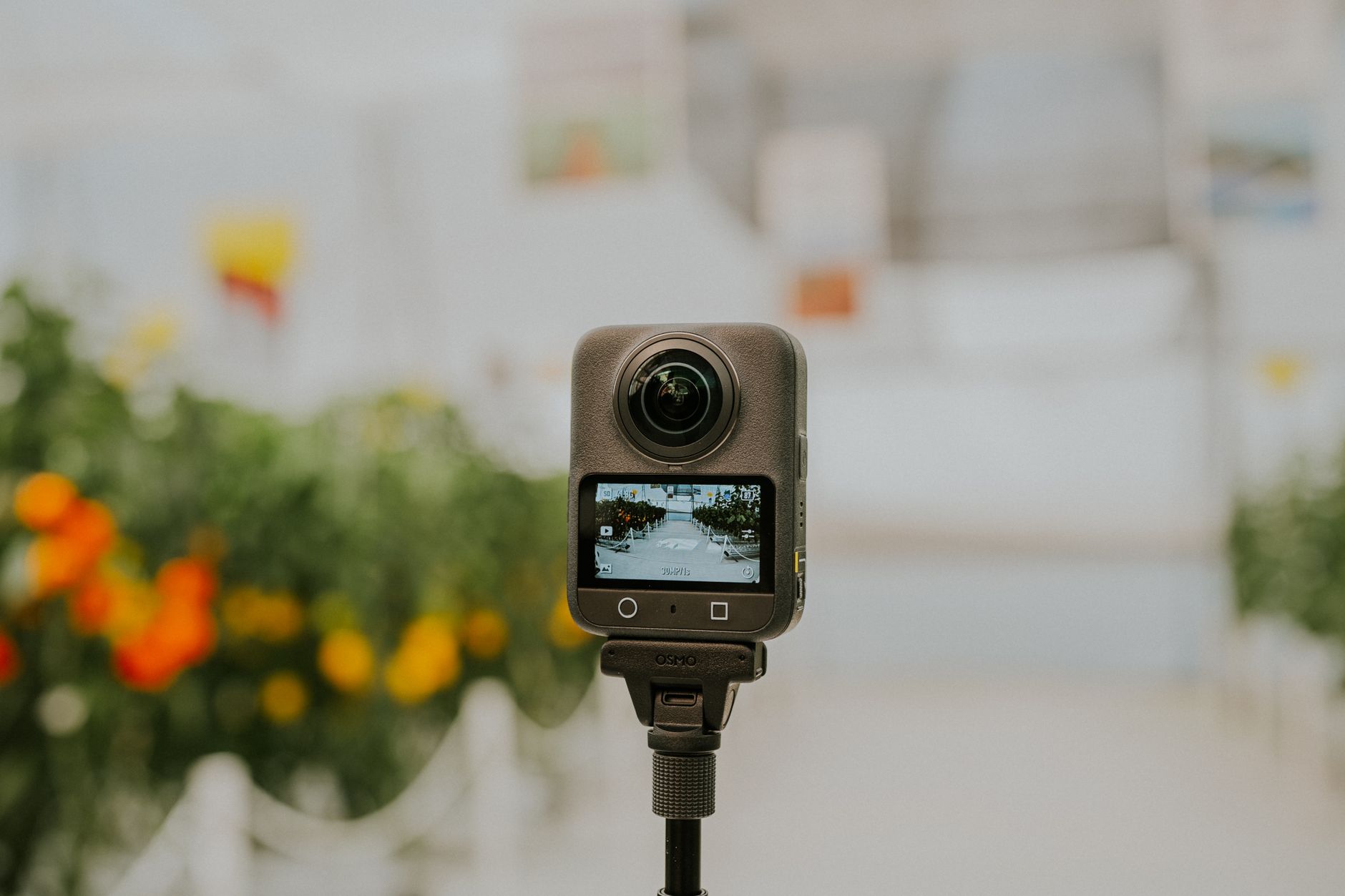 2. Fotobudka 360 — efektowna atrakcja dla gości, którzy lubią dynamiczne nagrania